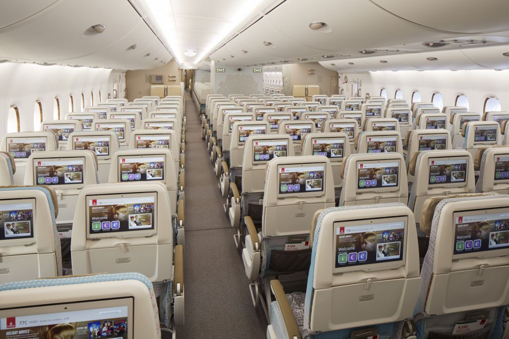 Emirates přináší filmové oscarové trháky přímo na palubu letadla: Oppenheimer, Barbie, Anomie Pádu či Minulé životy