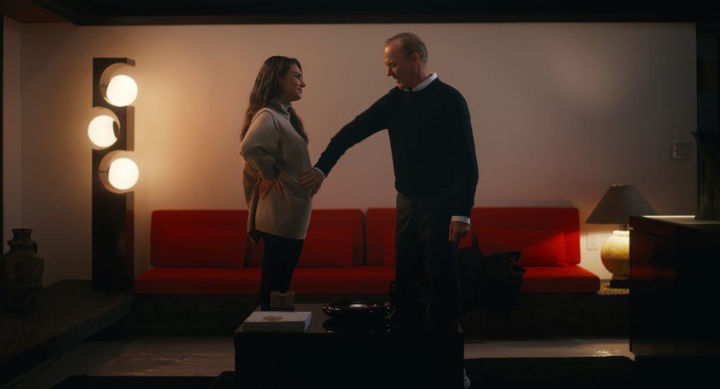 Mila Kunis a Michael Keaton dojímají i baví v nové dramedy Vlastně tě mám ráda, tati