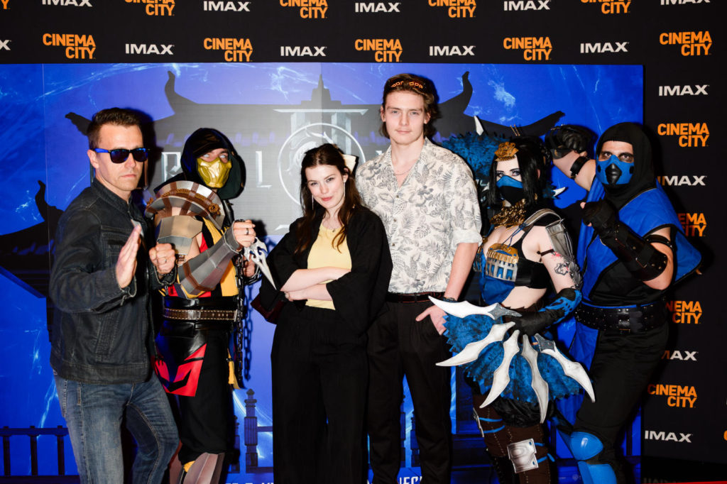 Slavnostní premiéra akčního filmu Mortal Kombat II se konala v pražském kině IMAX
